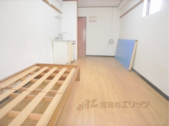 居室・リビング　ベッドも付いています。