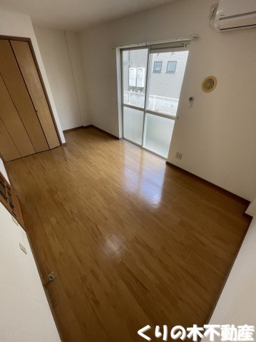 居室・リビング　明るい洋室です