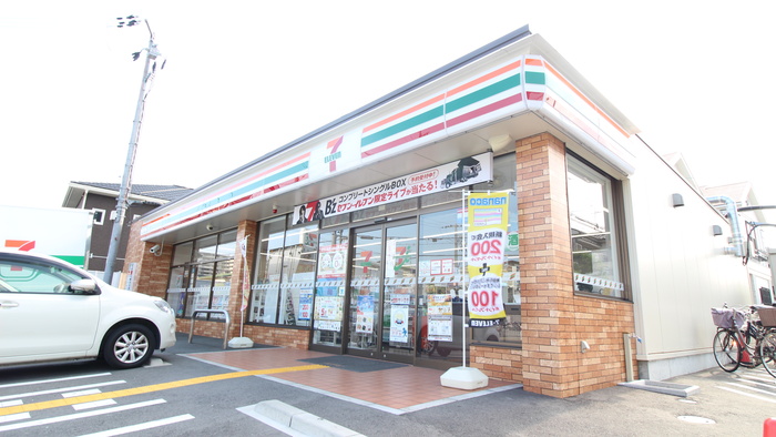 コンビニ　セブンイレブン（コンビニ）まで350m