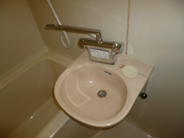 洗面設備　洗面ボール（サーモスタッド付き水栓）