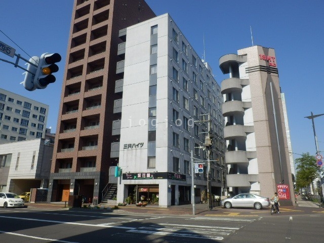 札幌市北区北十八条西のマンションの建物外観