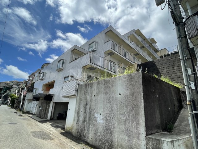 【横浜市緑区長津田のマンションの建物外観】