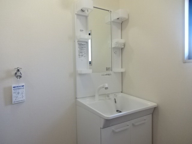 洗面設備　参考画像（201号室の写真です）