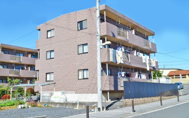 比企郡嵐山町大字菅谷のマンションの建物外観