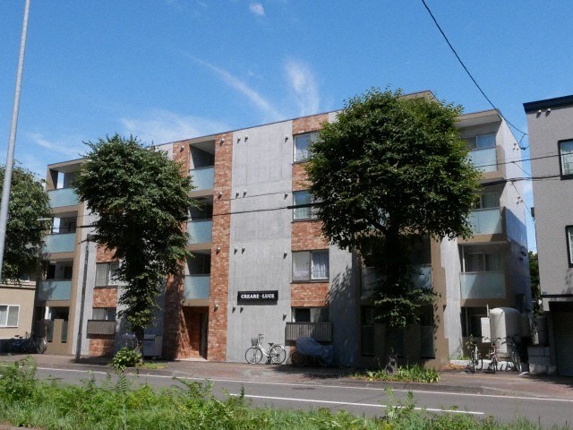 札幌市豊平区豊平八条のマンションの建物外観