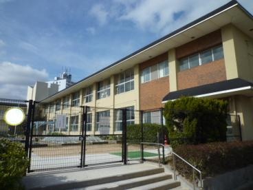 小学校　神戸市立高倉台小学校（小学校）まで896m