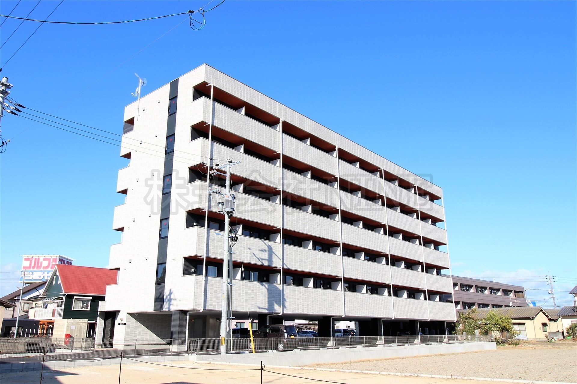 岡山市北区西市のマンションの建物外観