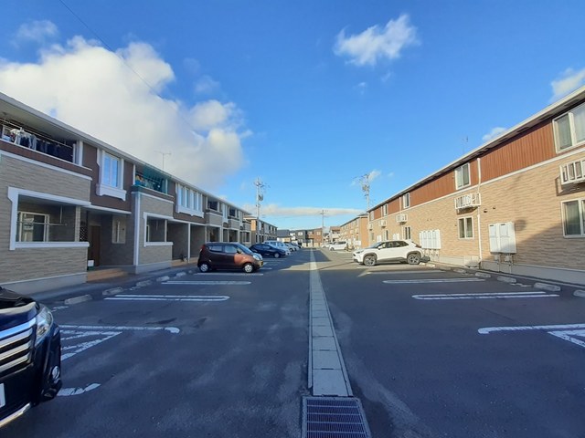 【ダンデライオン　四番館の駐車場】