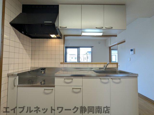 キッチン　コンパクトなキッチンで掃除もラクラク