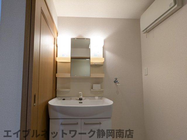 洗面設備　忙しい朝には欠かせない洗面所です