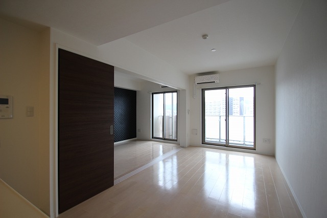 居室・リビング　同物件別号室の写真