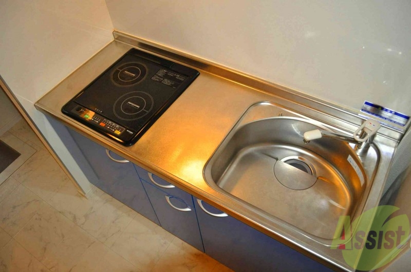 キッチン　オール電化のキッチンです。かなり広いキッチンですよ