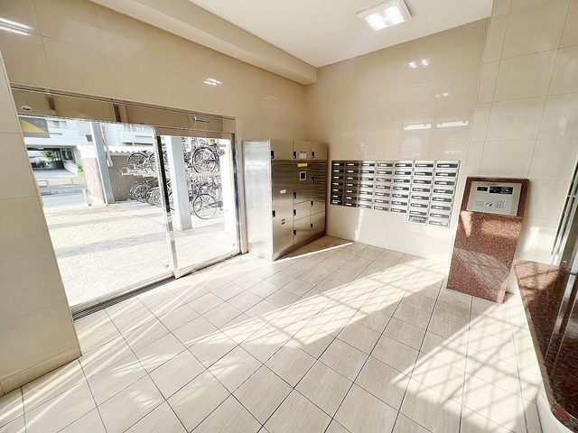 ロビー　荘厳な雰囲気のエントランス