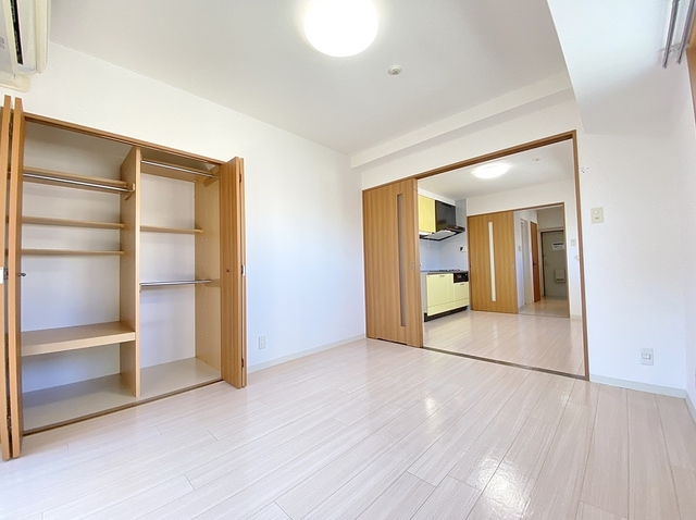 居室・リビング　大きなクローゼットあり