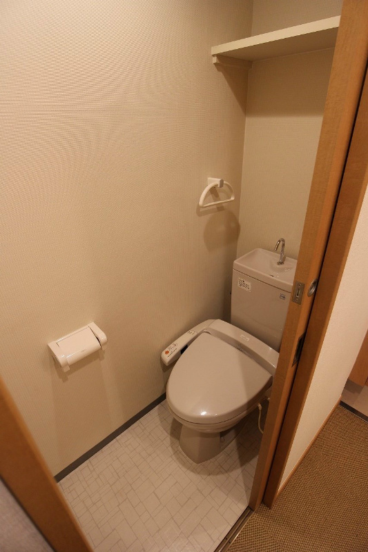 トイレ　温水洗浄便座