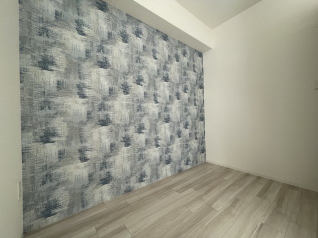 その他部屋・スペース　落ち着いた色調の寝室です