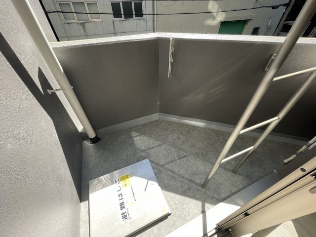バルコニー　陽当たり良好なバルコニーです