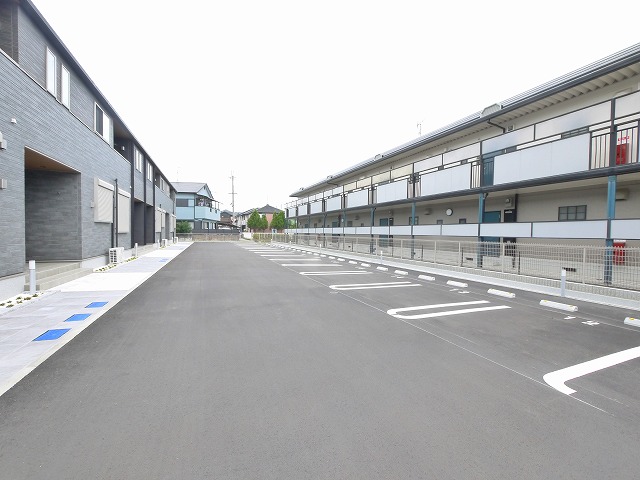 駐車場　駐車場があるので、車を買う予定の方も安心です