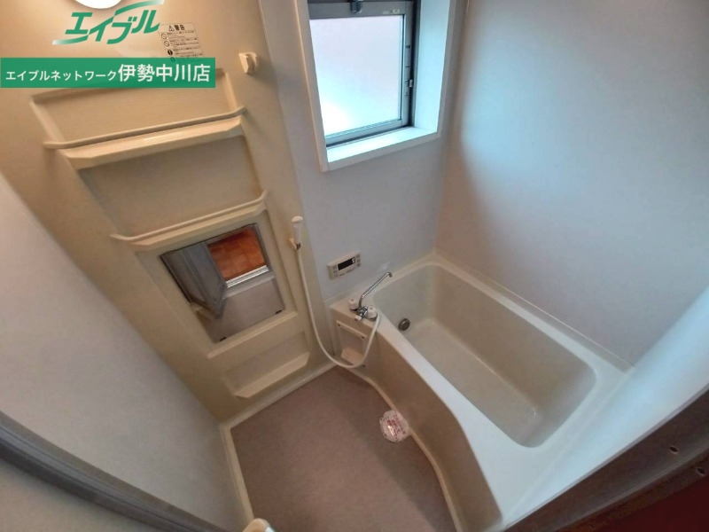 バス・シャワールーム　窓もついていて、換気もできる個室トイレ