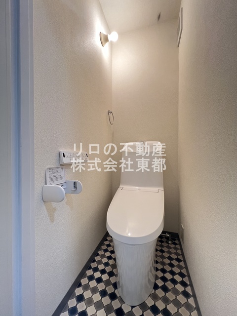 トイレ　白基調で清潔感のあるトイレです♪