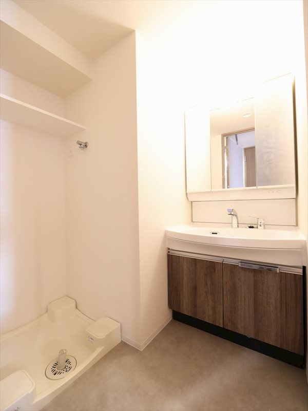 洗面設備　脱衣所　独立洗面台（シャンプードレッサー付）