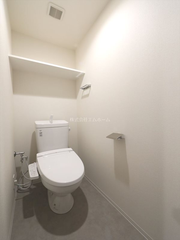 トイレ　温水洗浄便座付トイレ