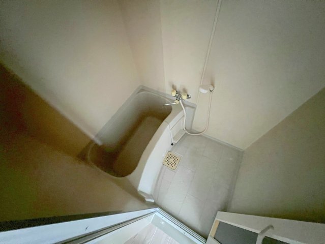 バス・シャワールーム　広めのお風呂は一日の疲れを癒してくれます。