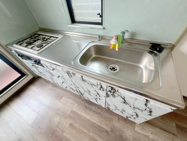 キッチン　作業のしやすい広めのキッチンです。