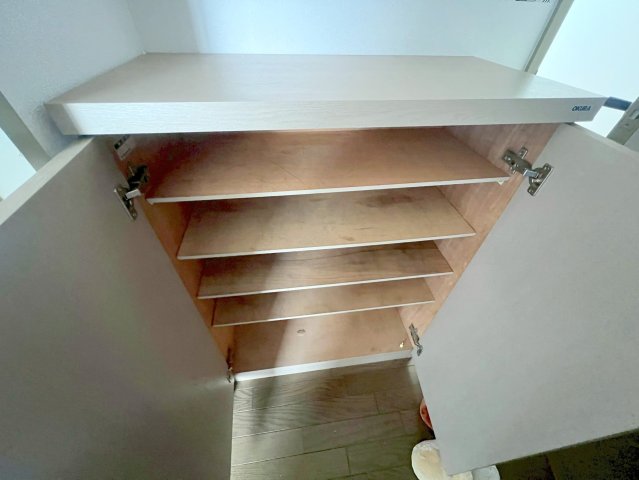 収納　大きいシューズボックスは靴がいっぱい入れれますね。