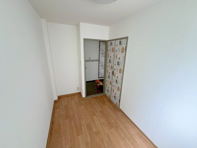 その他部屋・スペース　ゆとりのあるベッドルームで快適な睡眠をとってくださいね。