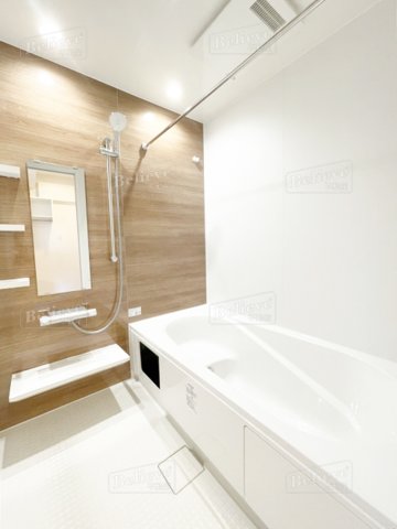 バス・シャワールーム　追い焚き・浴室乾燥機付きのお風呂です♪