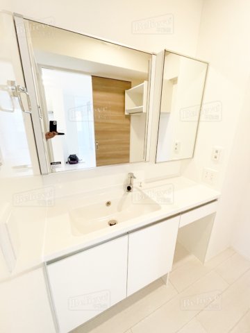 洗面設備　綺麗で明るい洗面所です☆