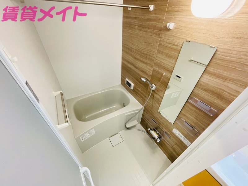 バス・シャワールーム　同物件別部屋写真