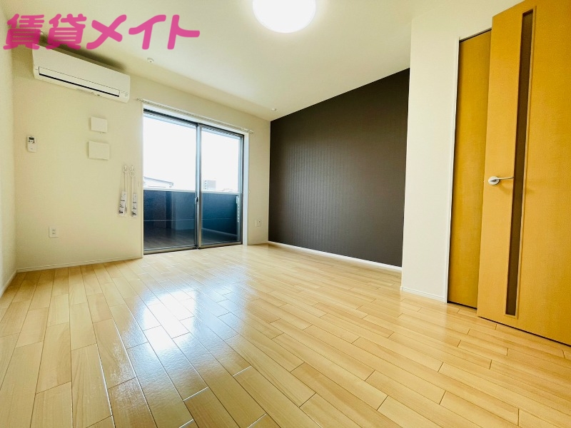 居室・リビング　同物件別部屋写真