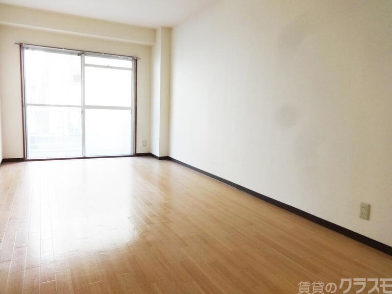 居室・リビング　窓から沢山光が入りますね。