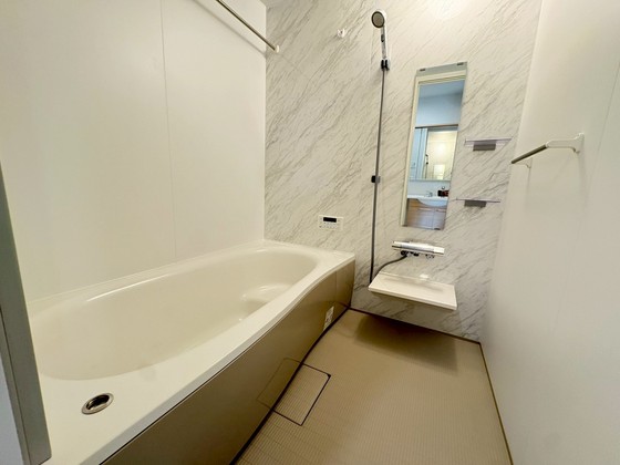 バス・シャワールーム　※別部屋の写真です