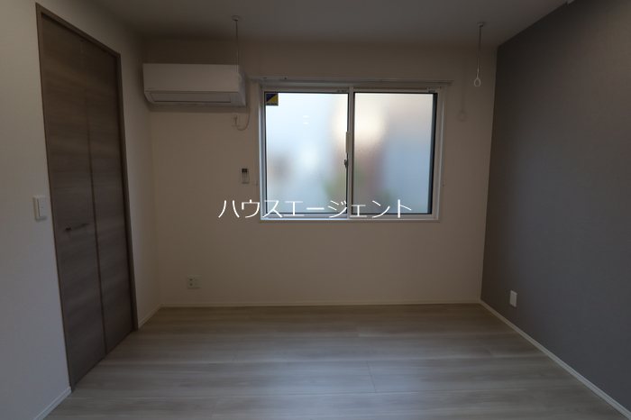 その他部屋・スペース　5.3帖、バルコニー側の洋室です。※参考写真（写真は別号室）