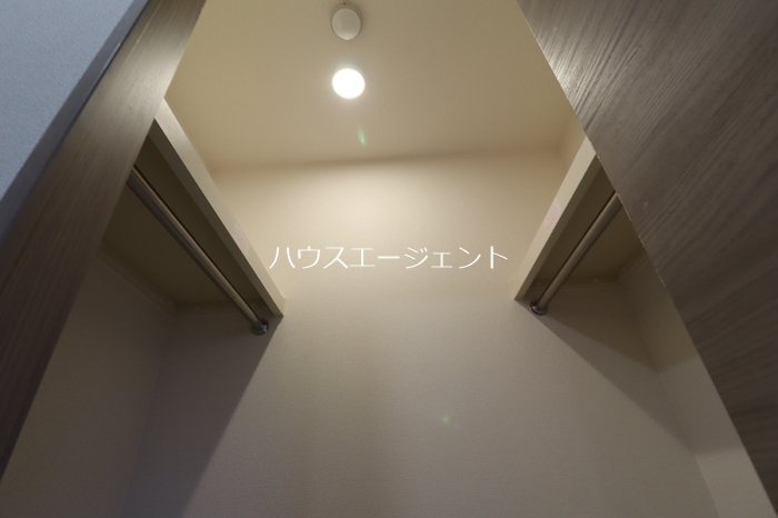 収納　ウォークインクローゼットは２箇所にあります。※参考写真（写真