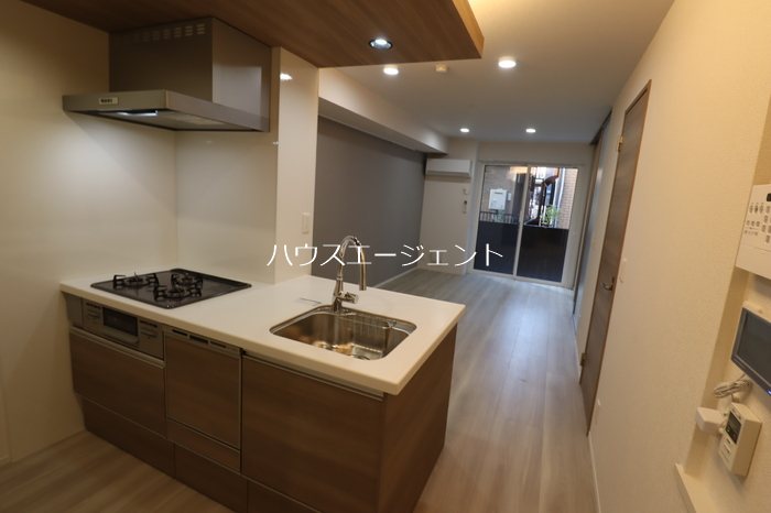 キッチン　3口ガスコンロのシステムキッチン。食洗器あります！※参考写真