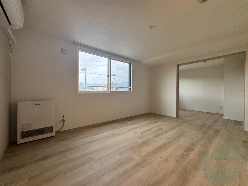 居室・リビング　広々としたリビングですね。使い勝手がよさそうですね！