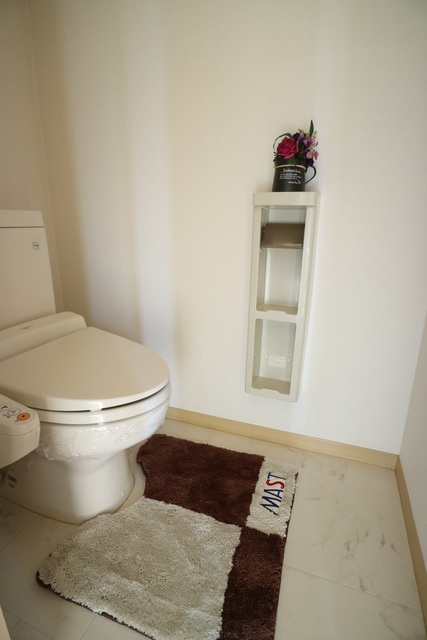 トイレ　備品は付きません。