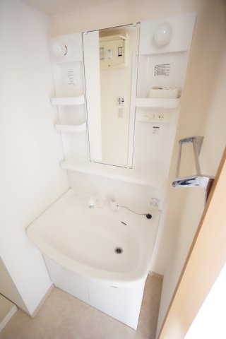 洗面設備　※同物件・反転タイプの写真です。