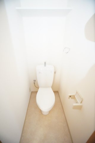 トイレ　※同物件・反転タイプの写真です。