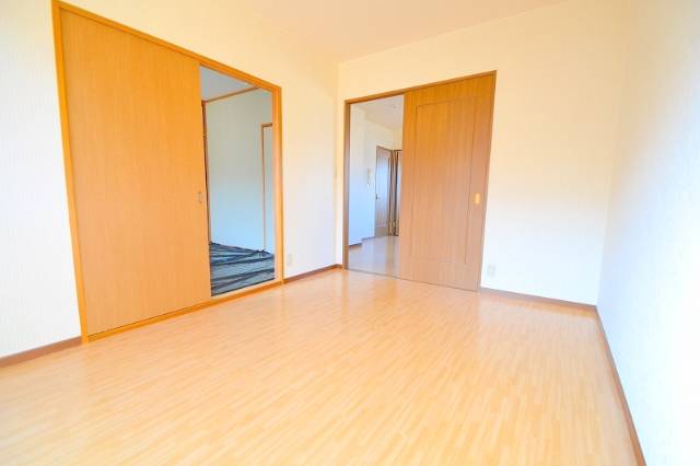 その他共有部分　洋室はダイニングと繋げて使うこともできます。