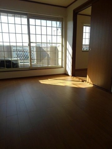 居室・リビング　こちらのリビングで趣味の時間をお楽しみください