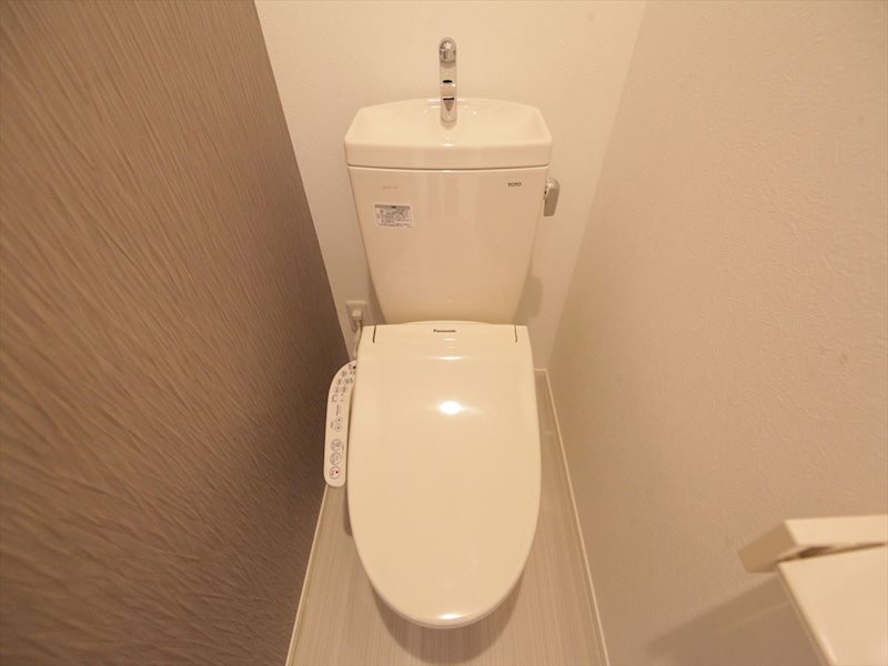 トイレ　温水洗浄暖房便座付トイレ