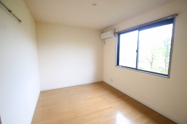 その他部屋・スペース　広くて明るい寝室