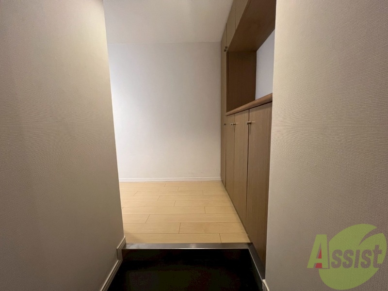 玄関　玄関からの様子です。すぐ部屋が見えないのは安心ですね。