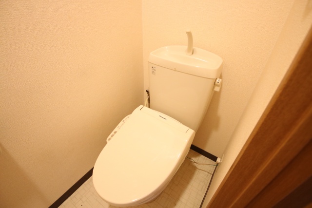 トイレ　※別室の参考写真の為、現況優先です。