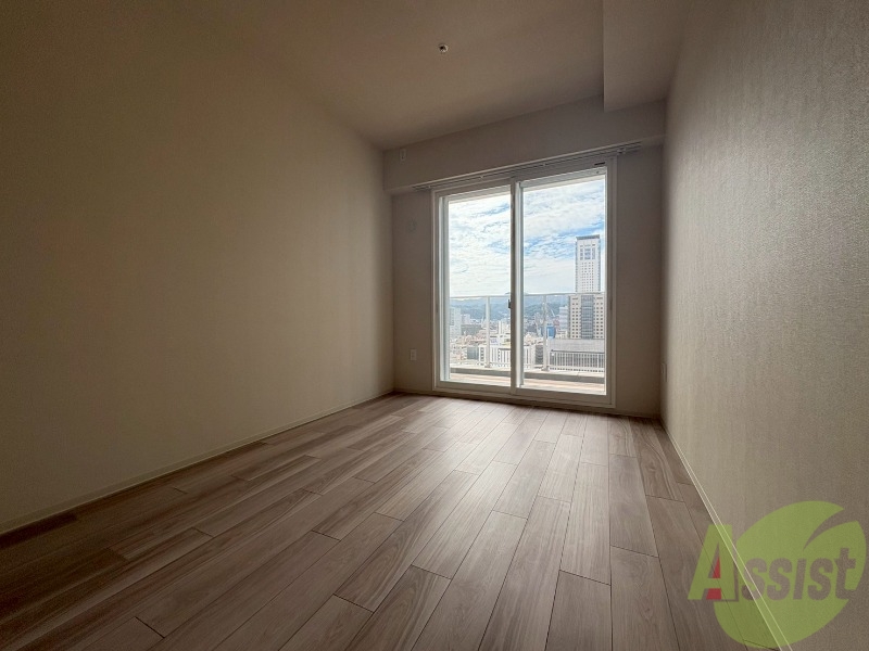 その他部屋・スペース　こちらのお部屋は光が差し込む、温かみのあるお部屋です。